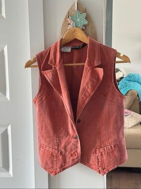 Vintage-Inspired rose hips size L Coral Sleeveless Denim Vest
